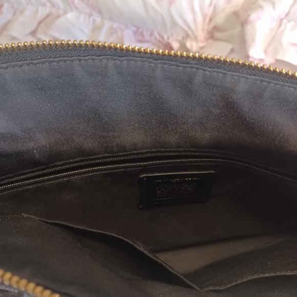 Authentic Coach Large Leather Handbag - Picture 5 of 7